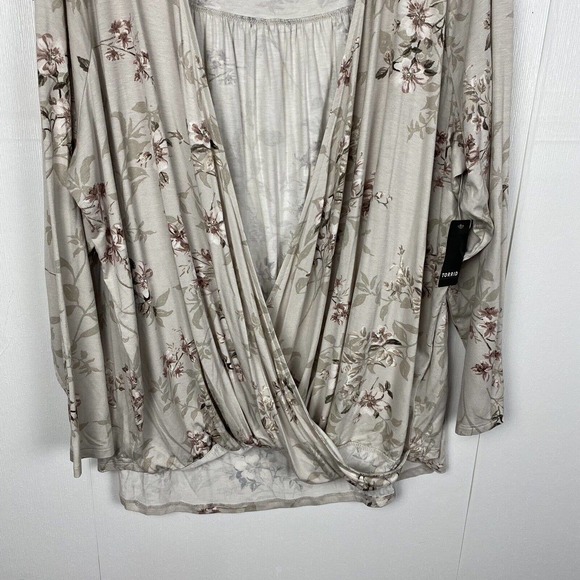 Torrid NWT Victorian Floral Surplice Top Super Soft Knits Long Sleeve Size 4 - Picture 5 of 10